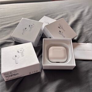 Source Unknown Wireless Earbuds with Charging Case - White